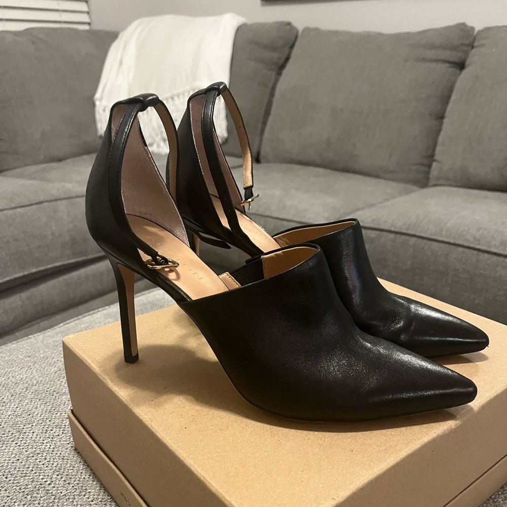 BLACK CLOSED TOED REAL LEATHER HEELS